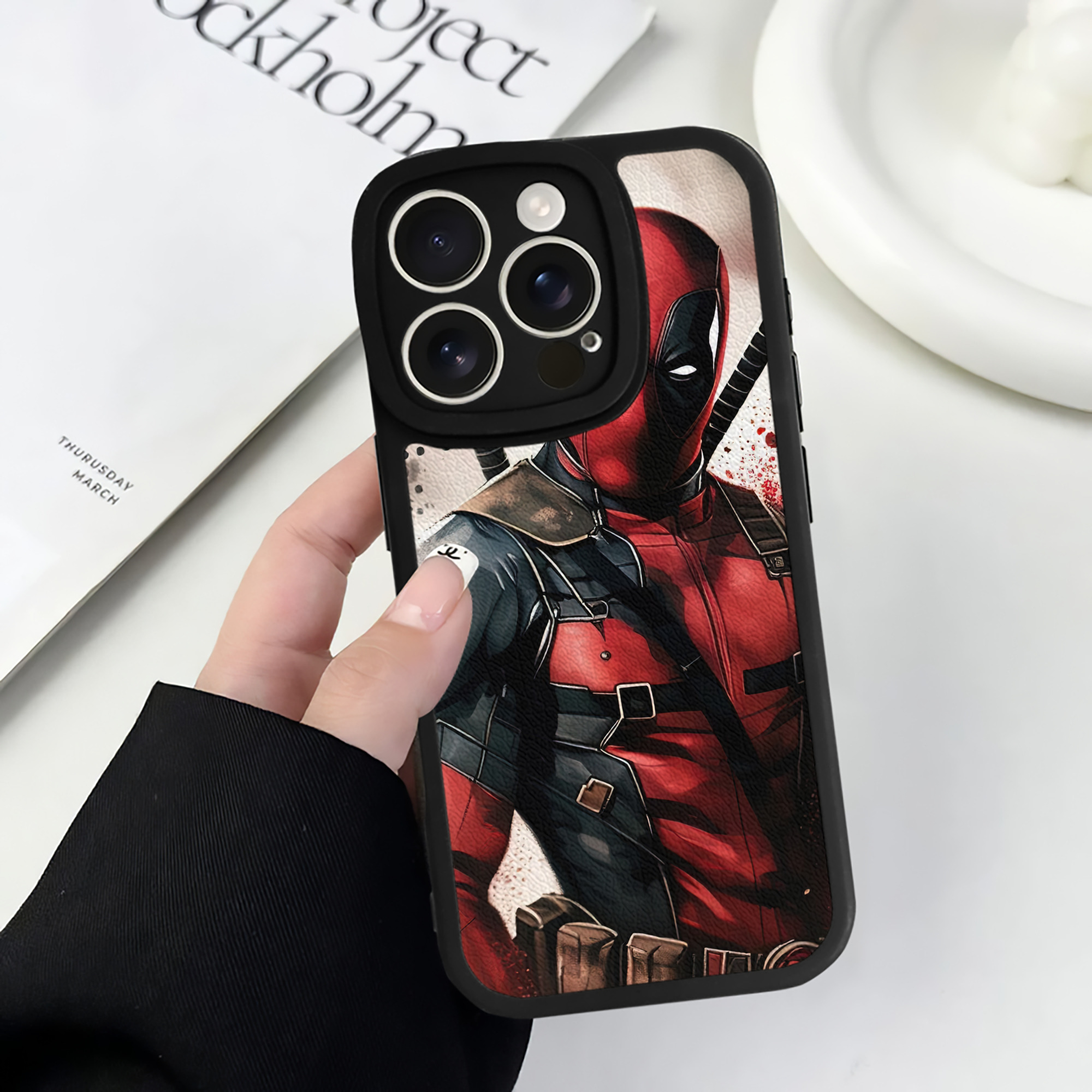 （画像用） Deadpool デッドプール 【iPhone 16シリーズ対応】シリコンスマホケース（レザー調） 材質：シリコン
